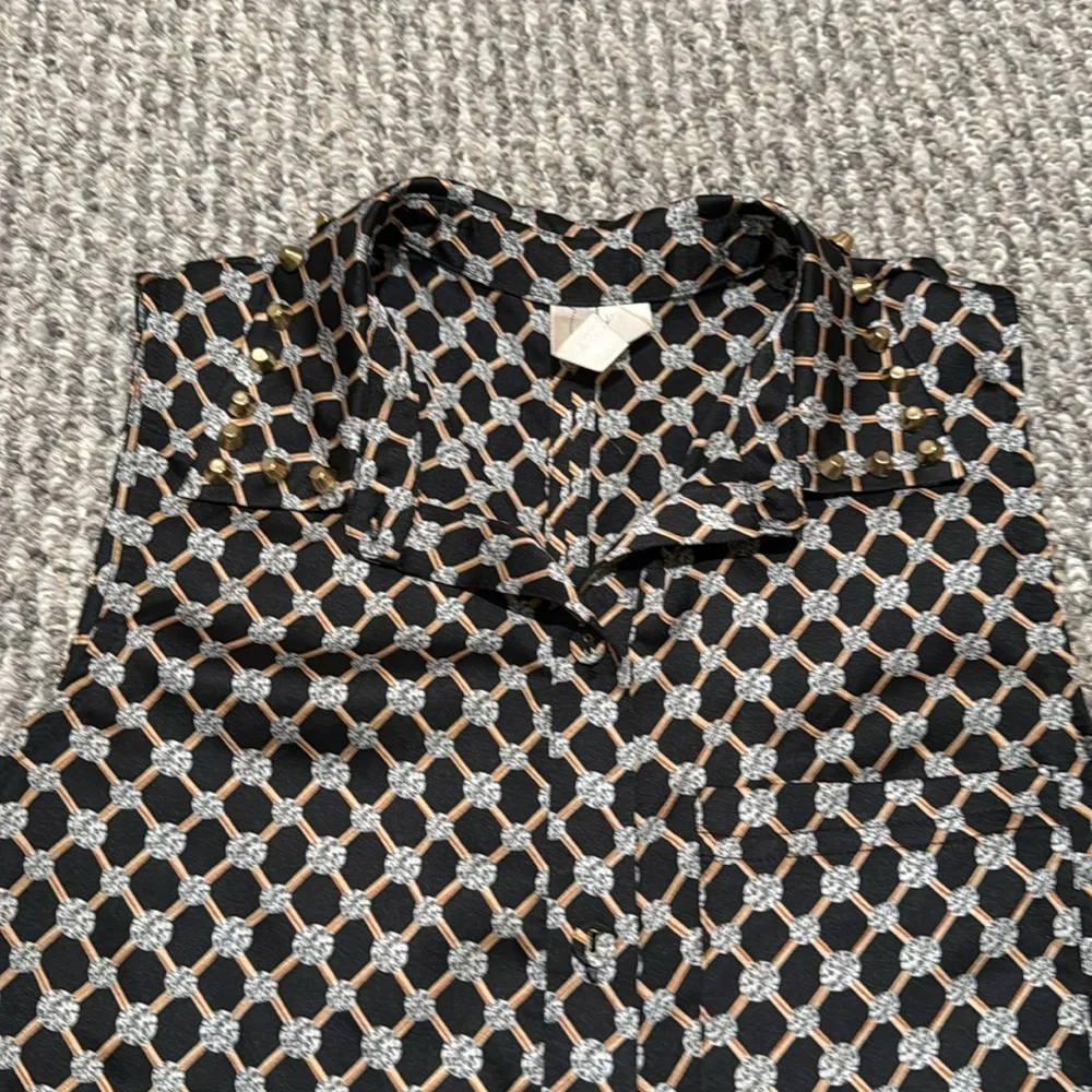 ⭐️5/$15⭐️ Forever 21 top - Picture 2 of 7